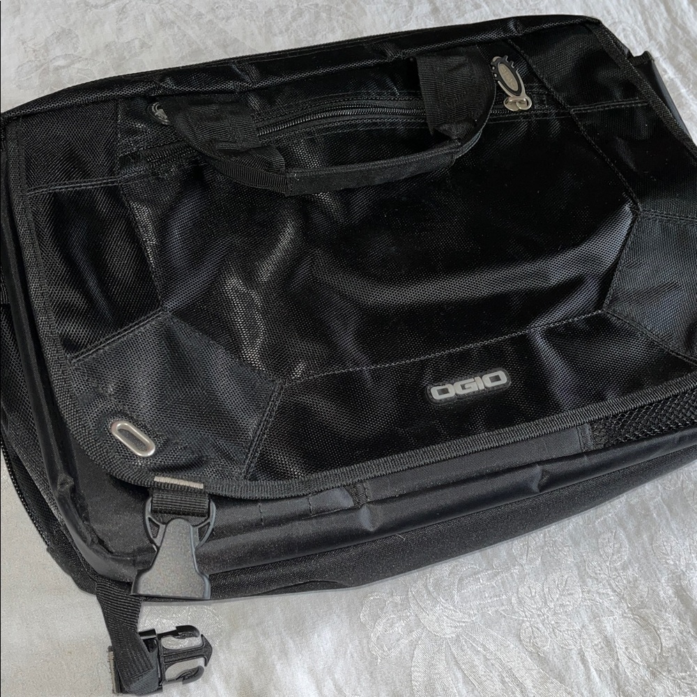 OGIO LAPTOP CARRYING CASE - Picture 2 of 16